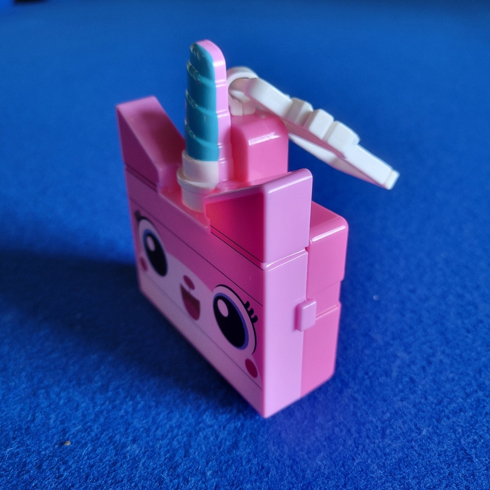 The Lego Movie 2 McDonald's Unikitty Keychain/Game From 2019 - Picture 6 of 6